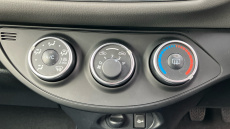 Toyota Yaris 1.5 VVT-i Icon Tech 5dr Petrol Hatchback